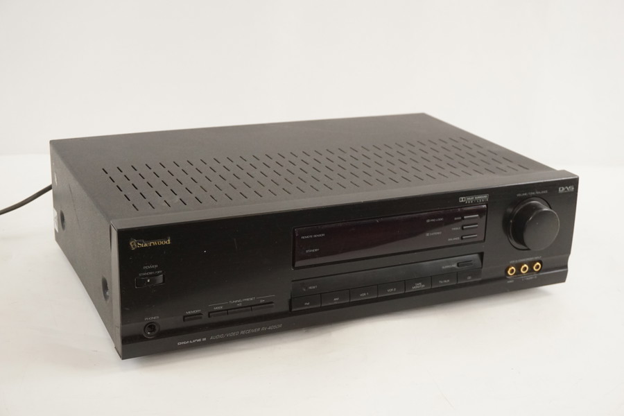 Sherwood RV-4050R audio/video-receiver. BC264