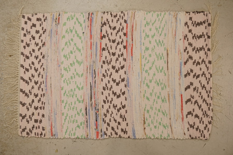 Trasmatta 110x73cm, Vit, rosa, grön mm. B285