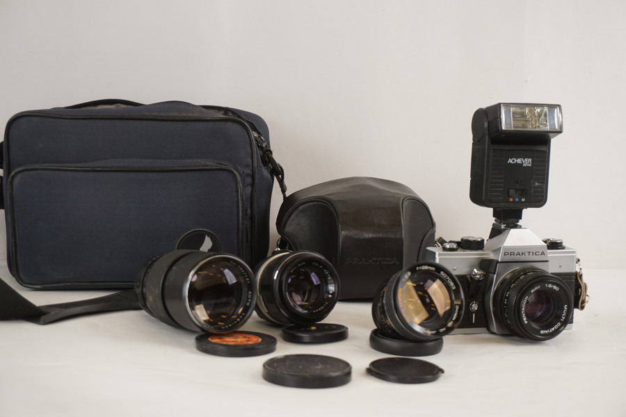 Praktica kamera reflex , blixt 3st objektiv mm. D115