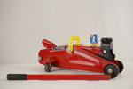 Domkraft, 2 ton, röd. B301