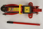 Domkraft, 2 ton, röd. B301