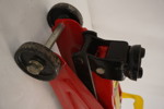 Domkraft, 2 ton, röd. B301