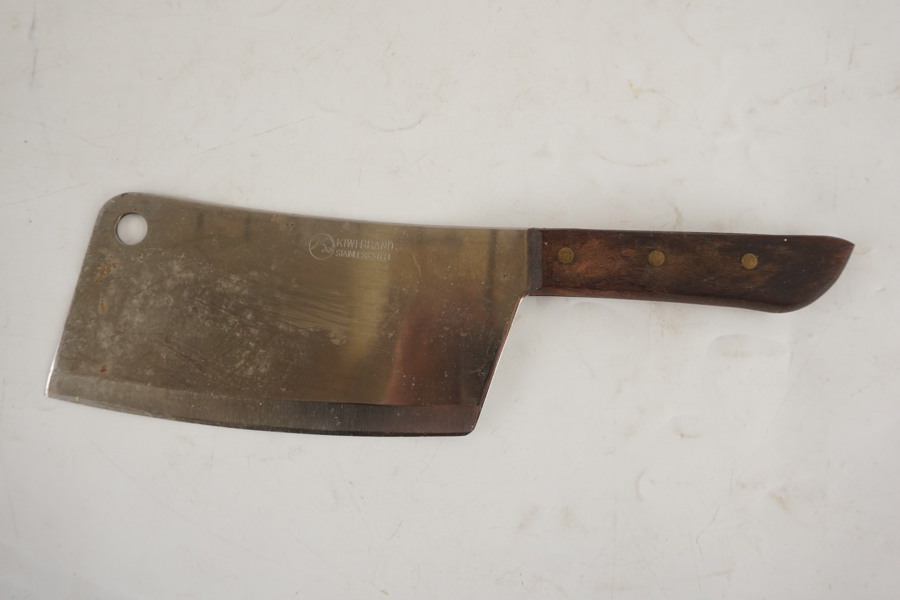 Kiwi brand köttyxa. C82