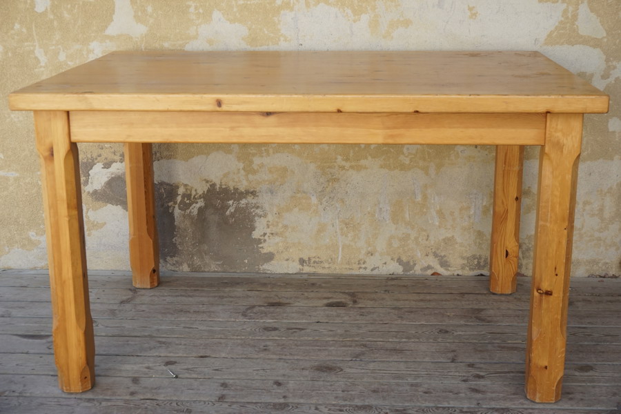 Soffbord i furu. B97 