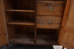 Antik garderob. B100