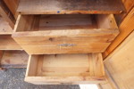 Antik garderob. B100