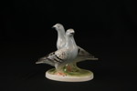 Porslinsduvor, figur i porslin. G19