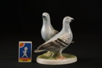 Porslinsduvor, figur i porslin. G19