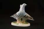 Porslinsduvor, figur i porslin. G19