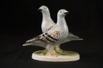 Porslinsduvor, figur i porslin. G19
