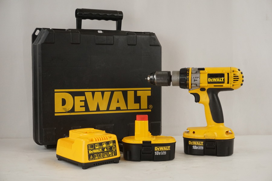 DeWalt C988 Batteridriven / borrmaskin. D1000