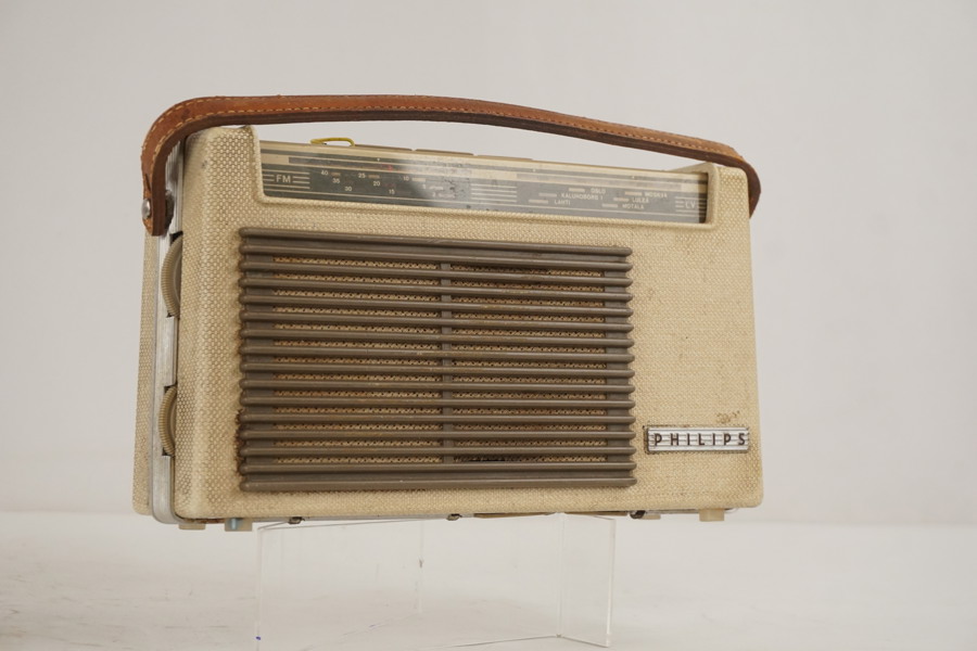 Philips vintage radio. D9