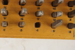 Sifferstansar, numer & bokstäver. D25