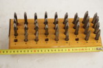 Sifferstansar, numer & bokstäver. D25