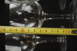 Vinglas, kaffekoppar i glas, ljusstake. G12/