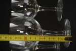 Vinglas, kaffekoppar i glas, ljusstake. G12/