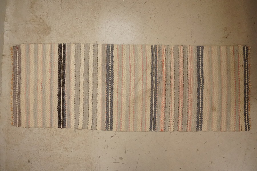 Trasmatta vit, rosa mm 68x190cm. B28/