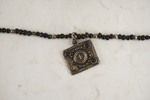 Halsband & armband med svarta pärlor. A234