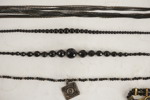 Halsband & armband med svarta pärlor. A234