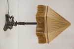 Bordslampa med lejontassar, brons. M2