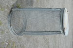 Skräpkorg i metall. B24