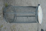 Skräpkorg i metall. B24