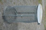 Skräpkorg i metall. B24