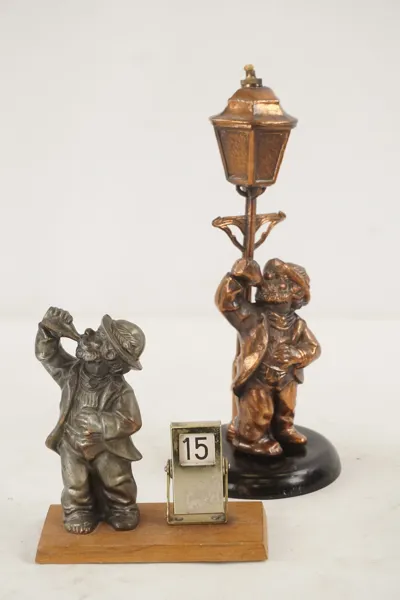 Kalender & bordslampa Fyllegubbe. A35
