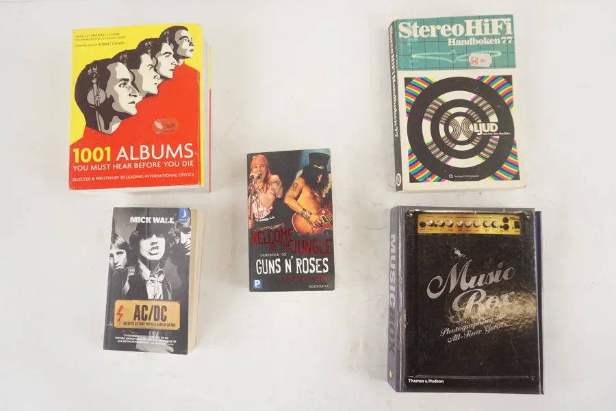 Böcker, 1001 Albums mm. A141/