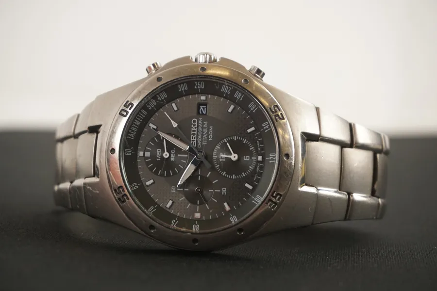 Seiko Chronograph Titanium 100M, herrarmbandsur. A87