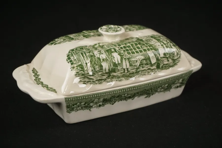 Royal Tudor Ware Coaching Taverns Terrin. G32