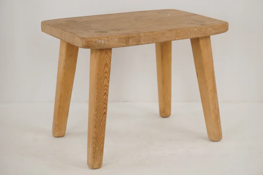 Träpall. B57