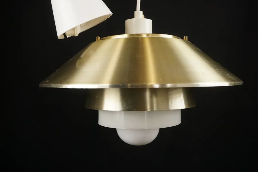 Guldfärgad VADSBO METALL taklampa. Bc71