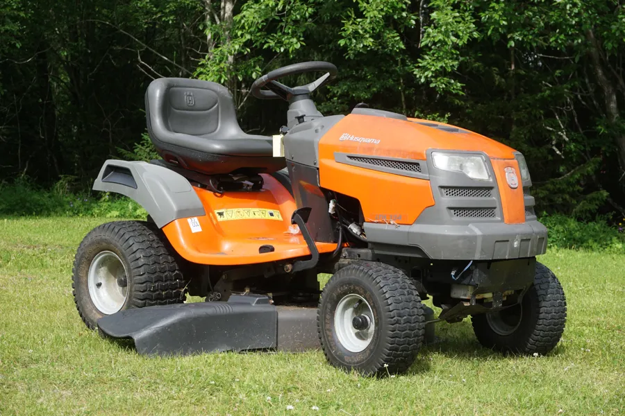Husqvarna LTH 154 åkgräsklippare. B122