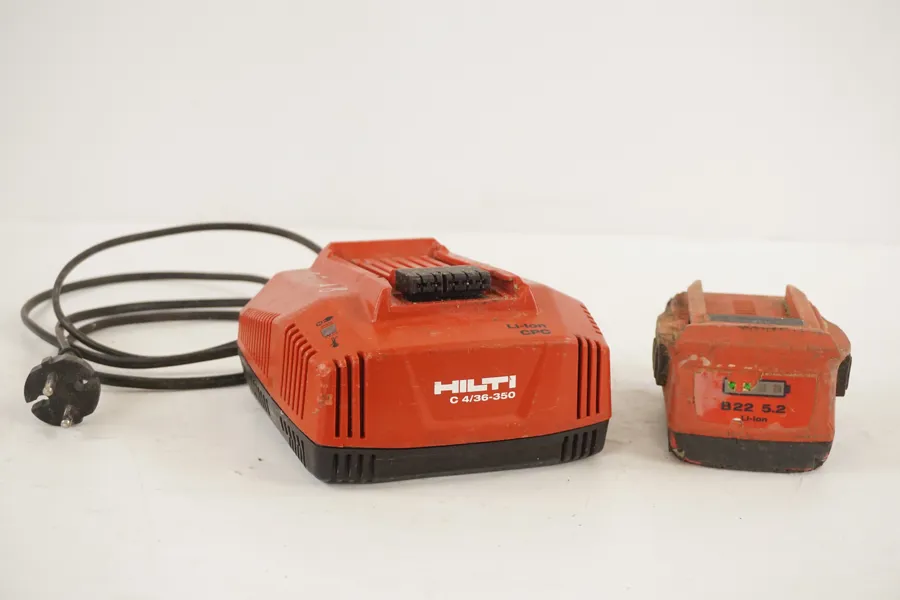 HILTI Batteri B22 5,2 & batteriladdare C4/36-350. D144