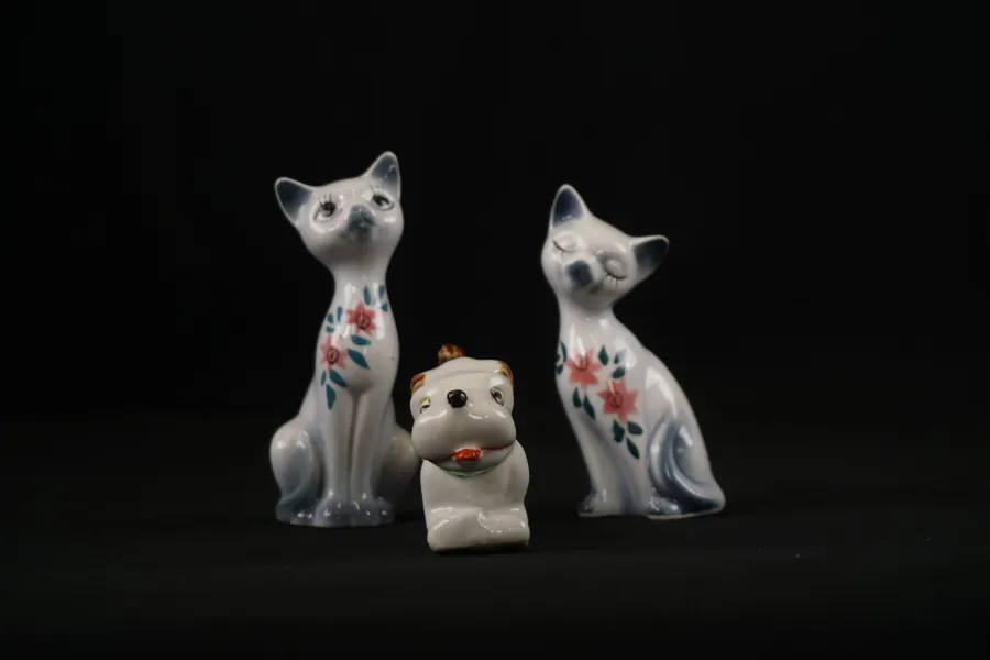 Porslinsfiguriner, katter & hund. G108