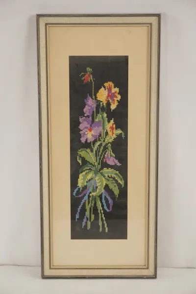 Virkadtavla, blommor 27x60cm. M16/