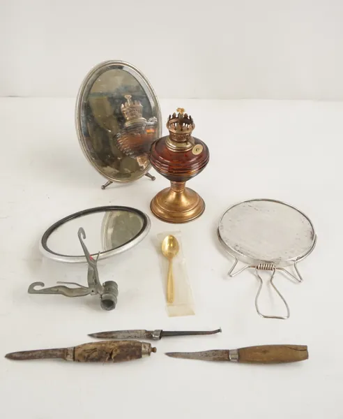 Vintage speglar, knivar, fotogenlampa mm. A61/
