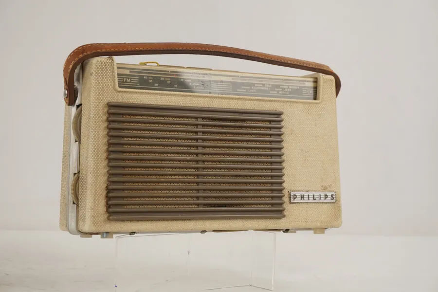 Philips vintage radio. D9/