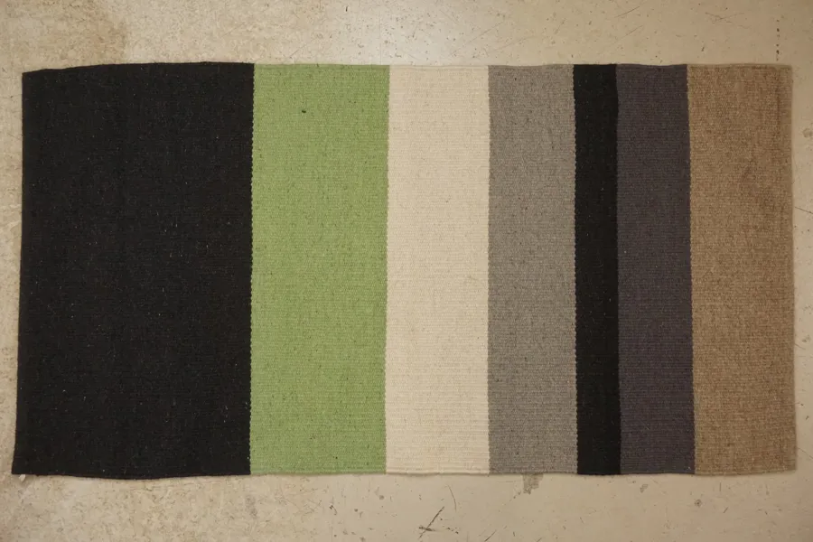 Ullmatta svart 70x132cm. B33/