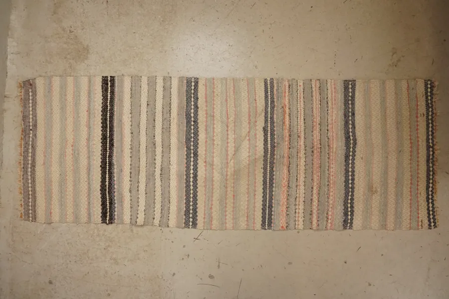 Trasmatta vit, rosa mm 68x190cm. B28/
