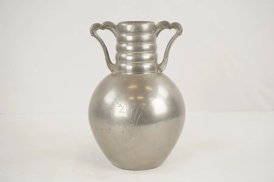 Lundin & Lindberg Svenskt Tenn vas. C1