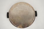 Rund Nysilverbricka. M10