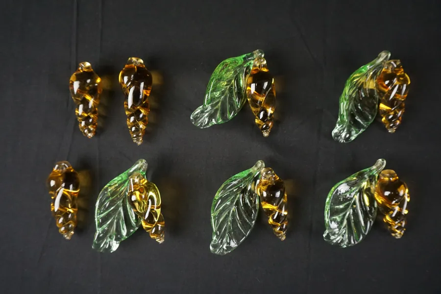 8st Konstglas hängen. A25