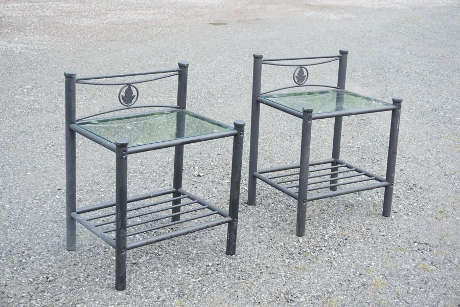 2st nattduksbord och sängram. B34
