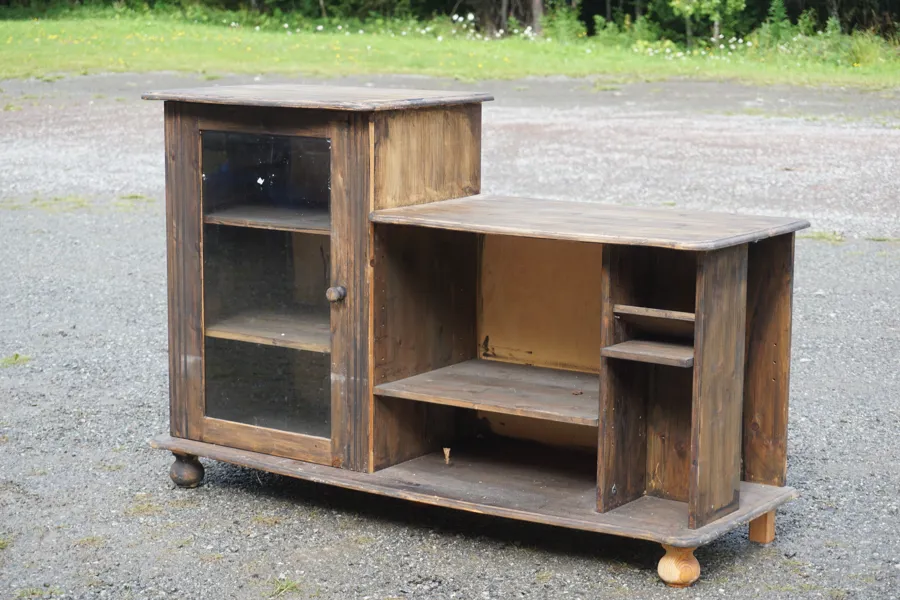 tv bänk. B37
