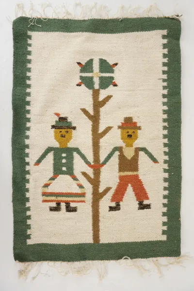Väv med figurer 54x76. A56