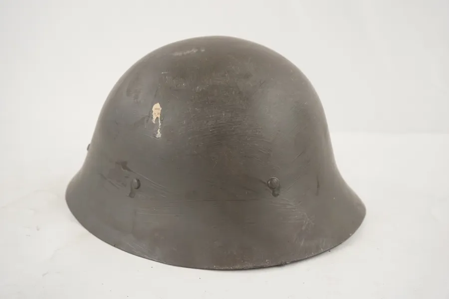 Svensk militärhjälm. A85