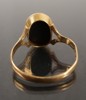 Guldring med planslipad onyx 18k 5,8g. A39/