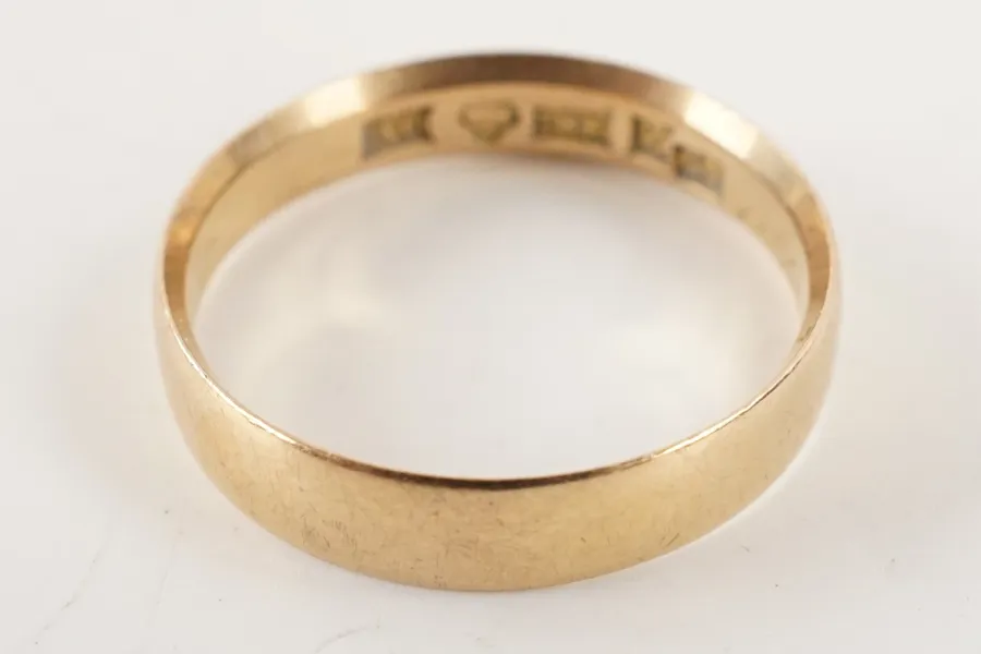 Guldring 18k. 3,4g A148